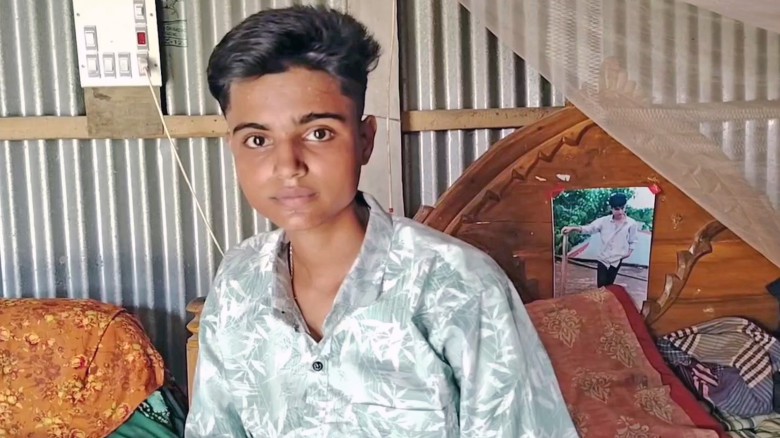 একরাতেই রুমি হয়ে গেলো রাফি, এলাকায় চাঞ্চল্য