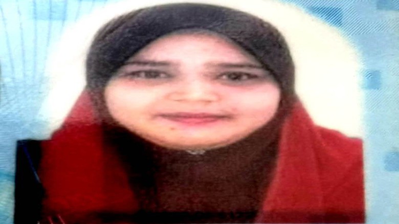 প্রেমের টানে মালয়েশিয়ান তরুণী মির্জাপুরে