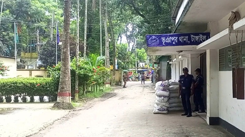 টাঙ্গাইলে ছাত্রদল নেতার বাবা গাঁজাসহ আটক