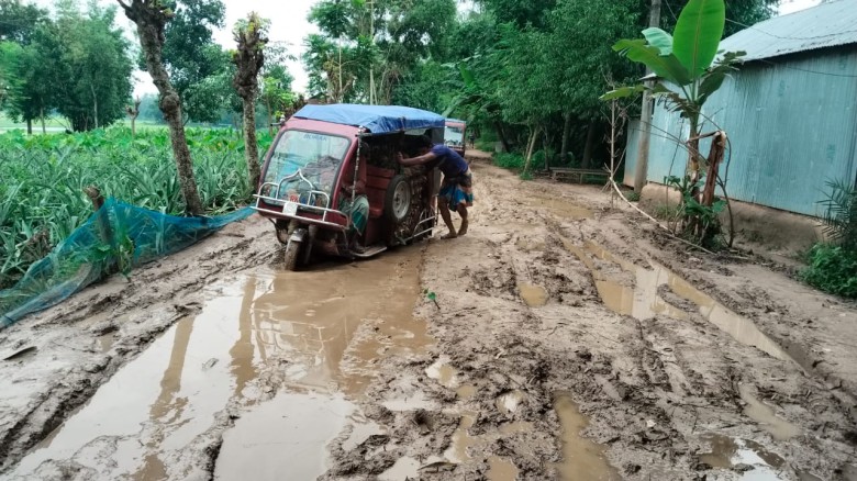 টাঙ্গাইলের মধুপুর ১০ বছরেও উন্নয়ন হয়নি এক কিলোমিটর সড়ক