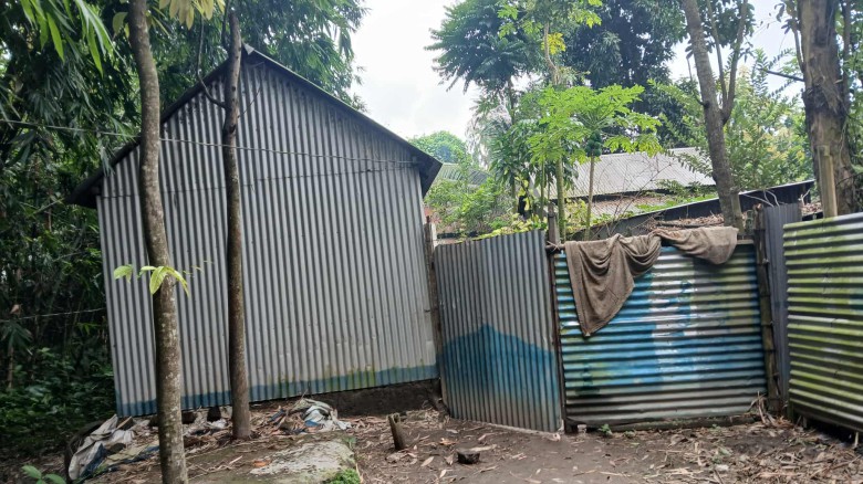 সিধ কেটে বাক প্রতিবন্ধী মেয়েকে ধর্ষন, ঘটনা ধামাচাপা দিতে শাল