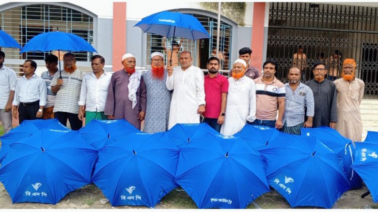 টাঙ্গাইলে বিভিন্ন স্কুল কলেজ ও মাদ্রাসা শিক্ষকদের মাঝে টুকুর