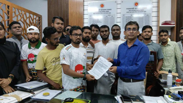 টাঙ্গাইলে প্রধান উপদেষ্টার বরাবর স্মারকলিপি প্রদান