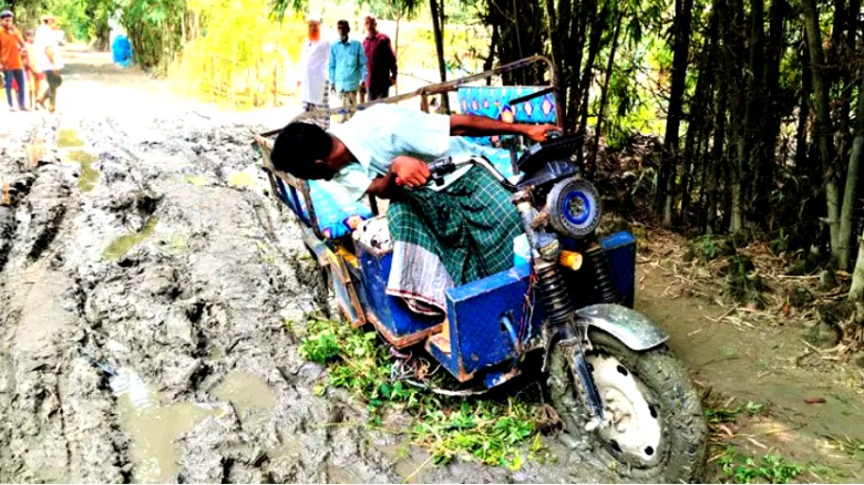 মির্জাপুরে স্বল্পমহেড়া-জামুর্কী সড়কের দুই কিলোমিটার কাঁচা 