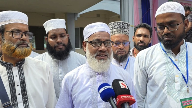 মসজিদে যদি রাজনীতি না করা যায় তাহলে কোরআন তেলাওয়াতও চলবে না: