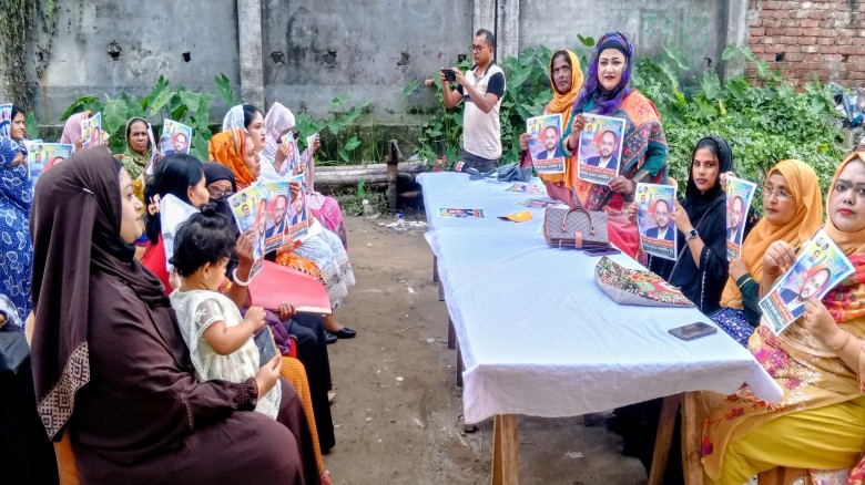 টুকুর পক্ষে ধারাবাহিক ভাবে নির্বাচনী প্রচারণা চালিয়ে যাচ্ছে