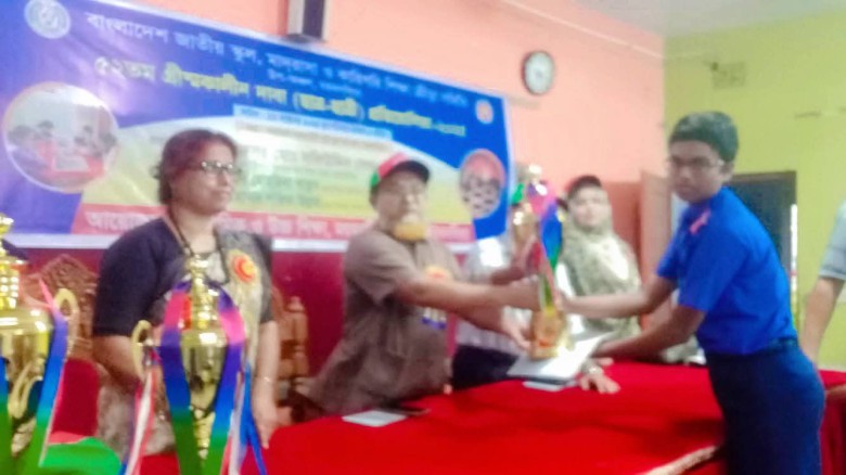 টাঙ্গাইলের আল ইয়াসা ইনান দাবায় আঞ্চলিক চ্যাম্পিয়ন