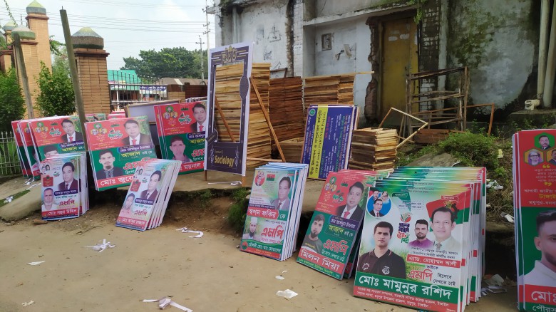 মধুপুরে প্রেসগুলোতে পোস্টার ব্যানার বানানোর হিড়িক