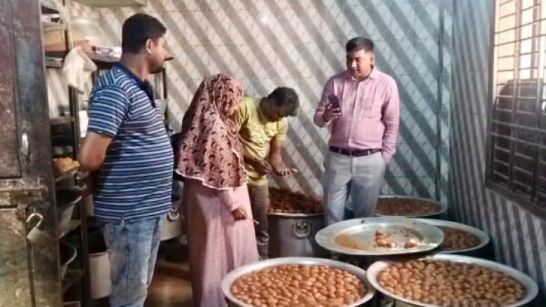 টাঙ্গাইলে গৌর ঘোষ দধি ও মিষ্টান্ন ভান্ডারকে ১ লাখ টাকা জরিমা