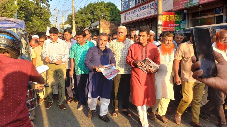 ঘাটাইলে সাবেক মন্ত্রী আজাদের গণসংযোগ