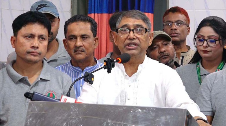 নির্বাচনকে প্রলম্বিত করতে ষড়যন্ত্রকারীরা ওতপেতে আছে: আযম খান