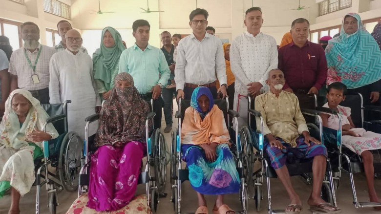 সখীপুরে প্রতিবন্ধীদের মাঝে হুইলচেয়ার বিতরণ
