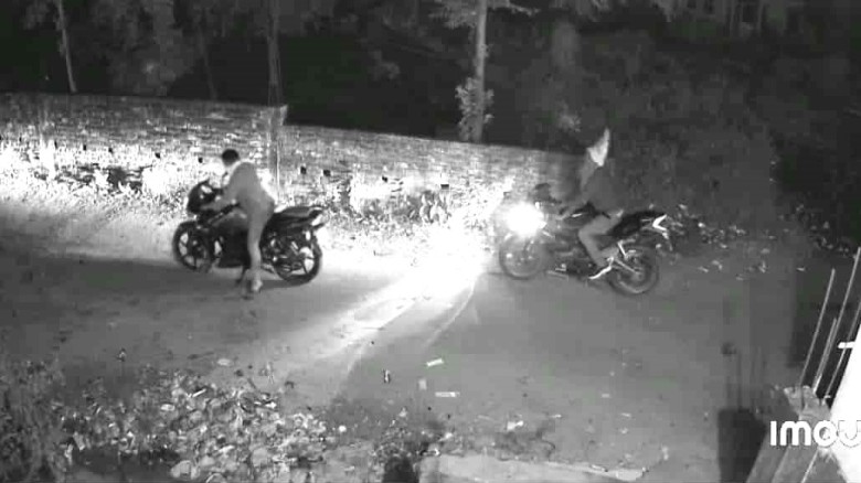 মির্জাপুরে উপজেলা বিএনপির সভাপতির বাসার গেট ভেঙে দুই মোটরসাই