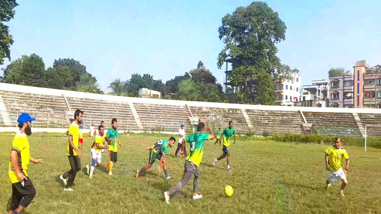 শীতের আগমনে ফোরটি আপ ব্রাদাস ক্লাবের প্রীতি ফুটবল ম্যাচ অনুষ
