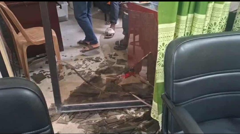 গোপালপুরে নির্বাচন অফিসে বিএনপির হামলা ভাংচুর ॥ আহত ৩