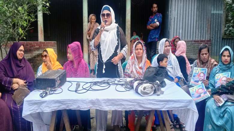 টাঙ্গাইল পৌরসভার ১০নং ওয়ার্ডে টুকুর পক্ষে মহিলাদলের জনসংযোগ
