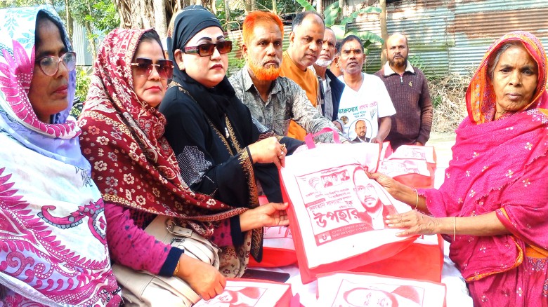 বেগম খালেদা জিয়ার রোগ মুক্তি কামনায়  দরিদ্র অসহায় মানুষের মাঝে  টুকুর পক্ষে শীতবস্ত্র বিতরণ