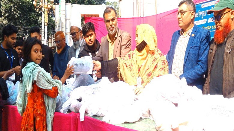 টাঙ্গাইলে সুবিধা বঞ্চিত শিশুদের মাঝে শীতবস্ত্র বিতরণ