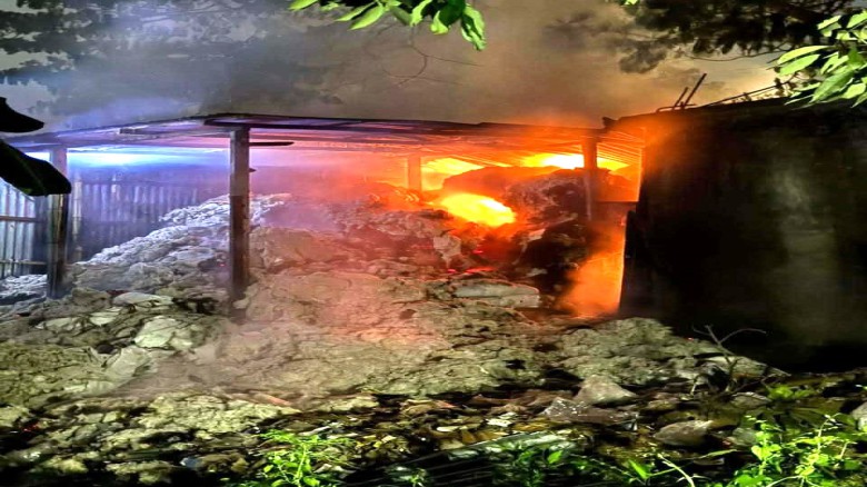 ভালুকায় তুলার গোডাউনে আগুন