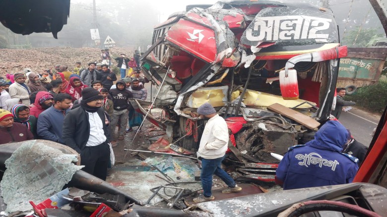 ঘাটাইলে দুই বাসের মুখোমুখি সংঘর্ষে ২২ জন আহত