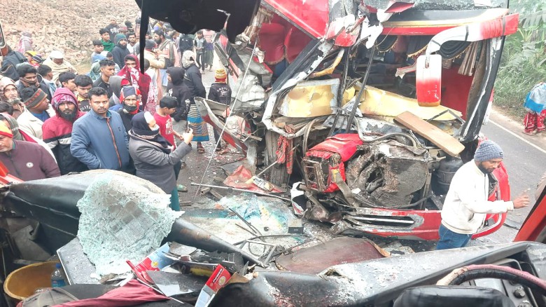 টাঙ্গাইলের ঘাটাইলে  দুই বাসের মুখোমুখি সংঘর্ষ, আহত ২২