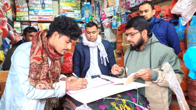 মধুপুরে অতিরিক্ত মূল্যে এলপি গ্যাস বিক্রির দায়ে জরিমানা
