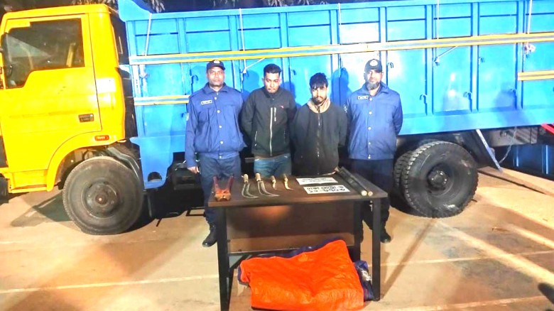 টাঙ্গাইলে অস্ত্রসহ আন্তঃজেলা ডাকাতদলের দুই সদস্য গ্রেপ্তার