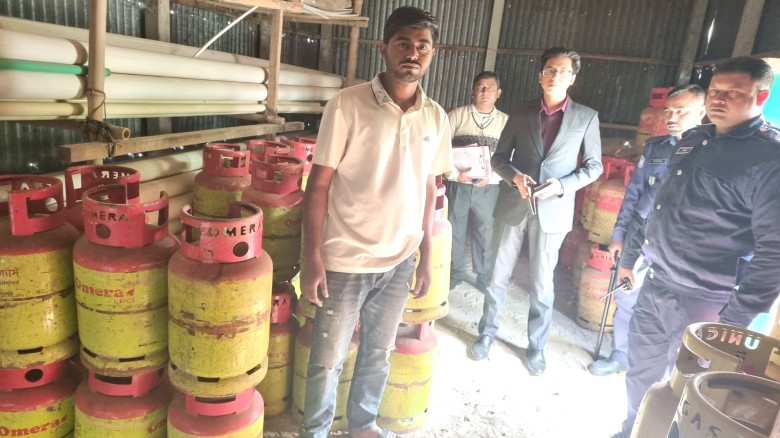 বাসাইলে এলপিজি গ্যাস মজুত ও দাম বেশি রাখায় ১৫ হাজার টাকা জর