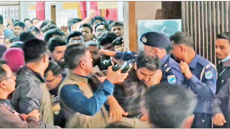 টাঙ্গাইল মেডিকেল কলেজ হাসপাতালে নারী ওয়াশরুমে গোপন ক্যামেরা 