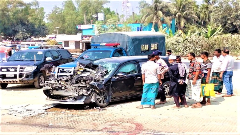 টাঙ্গাইলের মহাসড়কে দুর্ঘটনায় দু’জন নিহত