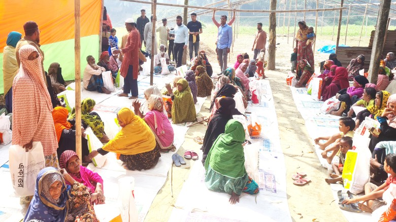 বাসাইলে মানবিক আহার কেন্দ্রের উদ্যোগে শতাধিক হত-দরিদ্র পরিবা