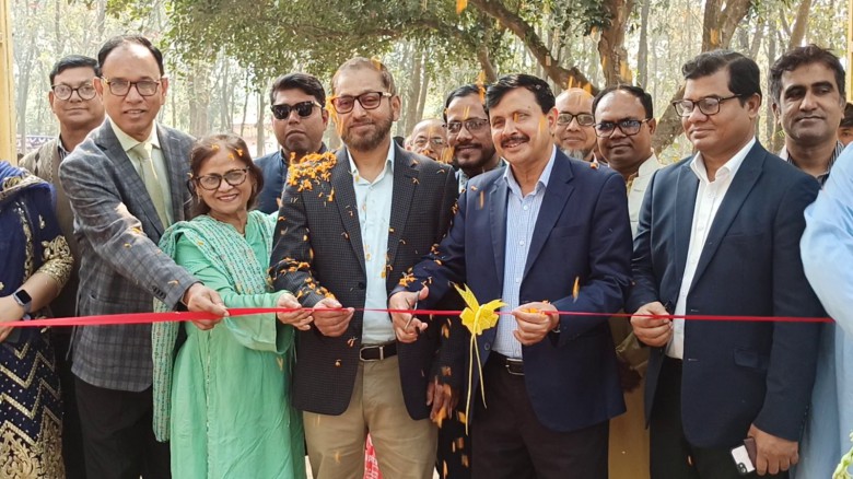 ভাষা শহীদদের স্বরণে  সখিপুরে ফ্রি মেডিকেল ক্যাম্পে সাড়ে তিন 