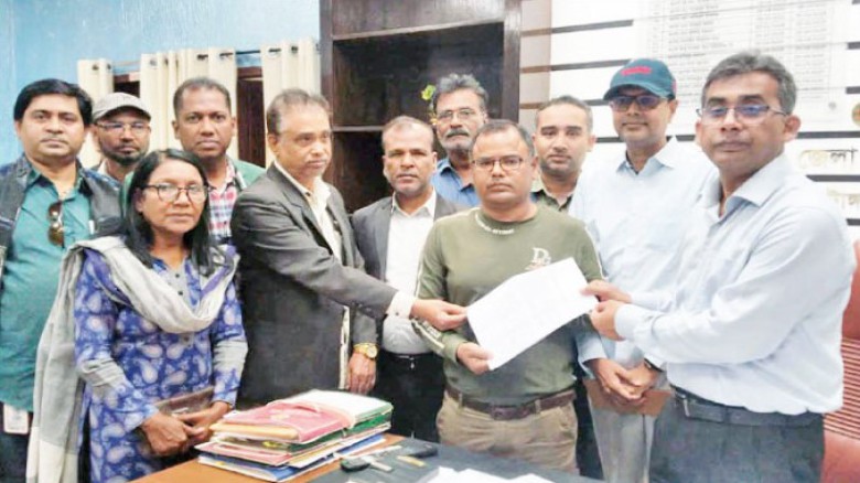 টাঙ্গাইলে পাঁচ দফা দাবিতে ক্যাবের স্মারকলিপি