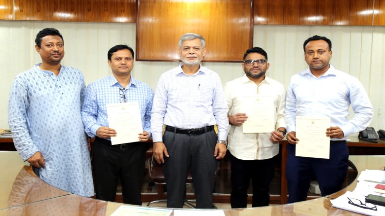 মাভাবিপ্রবি তে প্রথমবারের মতো পিএইচডি ডিগ্রি পেলো তিনজন