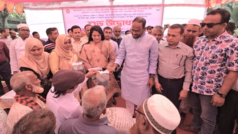 দেশকে খাদ্যে স্বয়ংসম্পূর্ণ করে বিদেশে রপ্তানি করার লক্ষ্যে ক