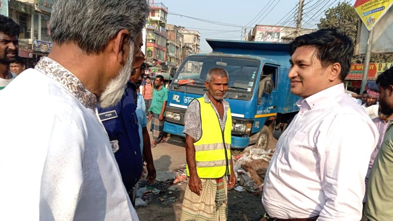 ভালুকায় ফুটপাত দখল মুক্ত করতে অভিযান