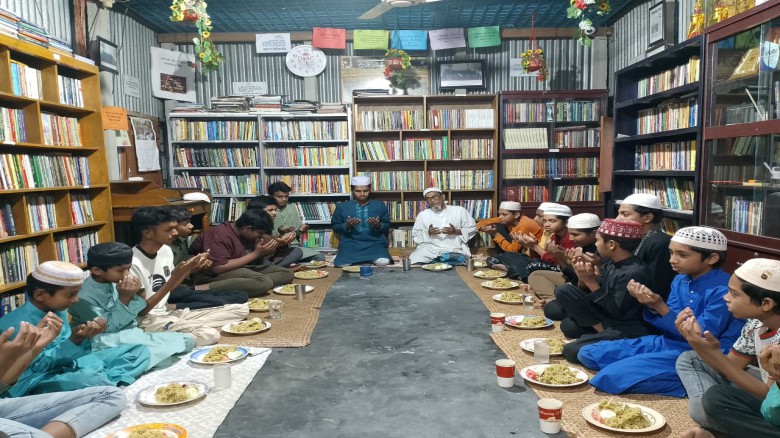 বাতিঘর আদর্শ পাঠাগারে হামদ-নাত প্রতিযোগিতা ও ইফতার মাহফিল