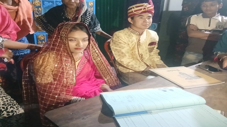 ভালোবাসার টানে চীন থেকে বাংলাদেশে এসে স্কুল ছাত্রীকে বিয়ে করলেন যুবক