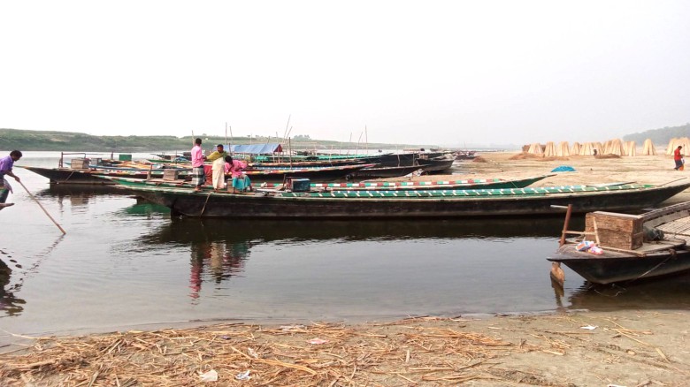 মরা খালে পরিণত হচ্ছে যমুনা: অস্তিত্ব সংকটে ভূঞাপুরের চরবাসী