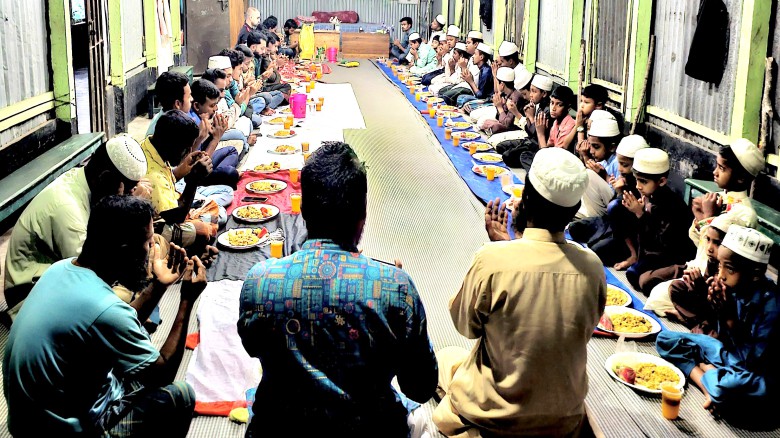 ইয়াহামা রাইডার্স ক্লাব ধনবাড়ীর উদ্যোগে ছিন্নমূল মানুষের মাঝে