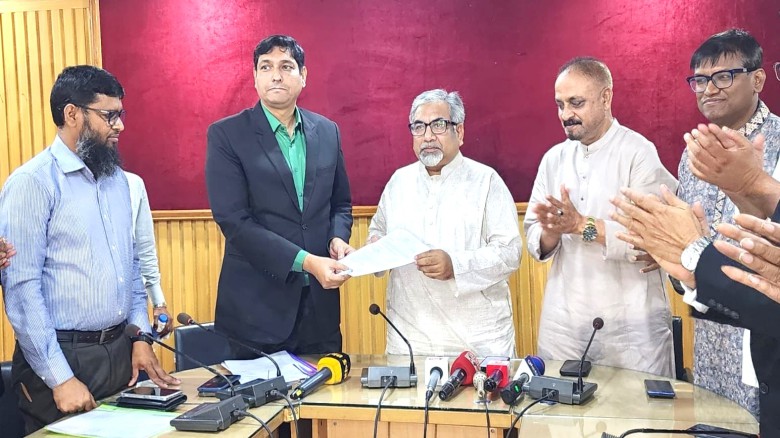 ময়মনসিংহ জেলা পরিষদ প্রশাসকের দায়িত্ব  নিলেন সৈয়দ এমরান স