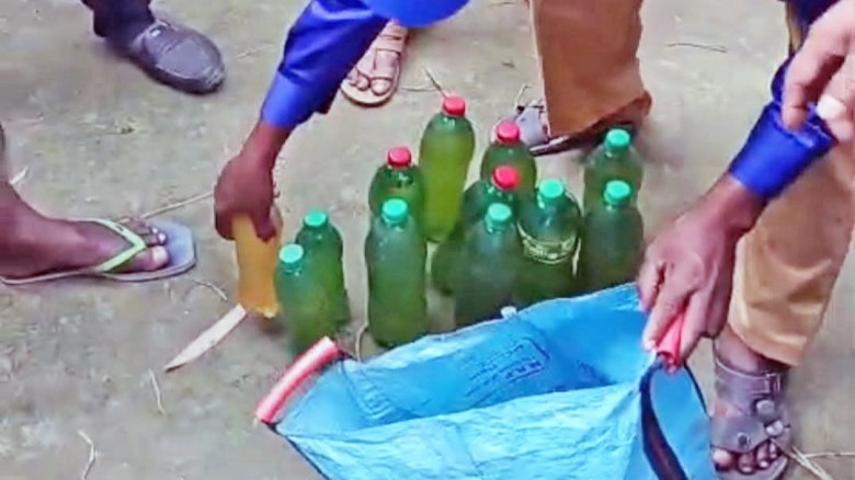 ভূঞাপুরে অতিরিক্ত দামে জ্বালানি বিক্রি করায় দুই বিক্রেতাকে জরিমানা