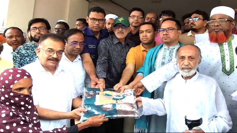 মধুপুরে সুবিধাবঞ্চিতদের নগদ অর্থ-বস্ত্র বিতরণ