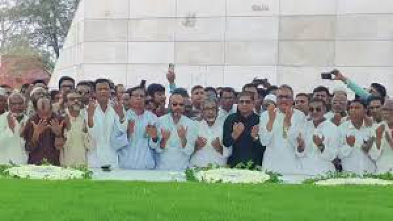 শহীদ জিয়া ও খালেদা জিয়ার মাজার জিয়ারত করলেন ওবায়দুল হক নাসির