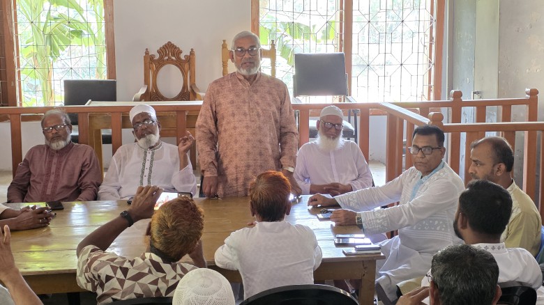ছবির ক্যাপশন: মতবিনিময় সভায় বক্তব্য রাখছেন উপজেলা বিএনপির সাধারন সম্পাদক সেলিমুজ্জামান তালুকদার সেলু।
