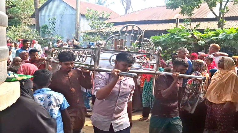 সখীপুরে সড়ক দুর্ঘটনায় ২ কিশোর নিহত: থামছেনা ইউপি সদস্য মায