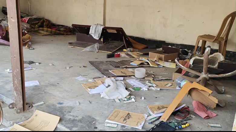 বিএনপির দলীয় কার্যালয়ে খোলা নিয়ে সংঘর্ষ, ছেলের পিস্তলের গুলি