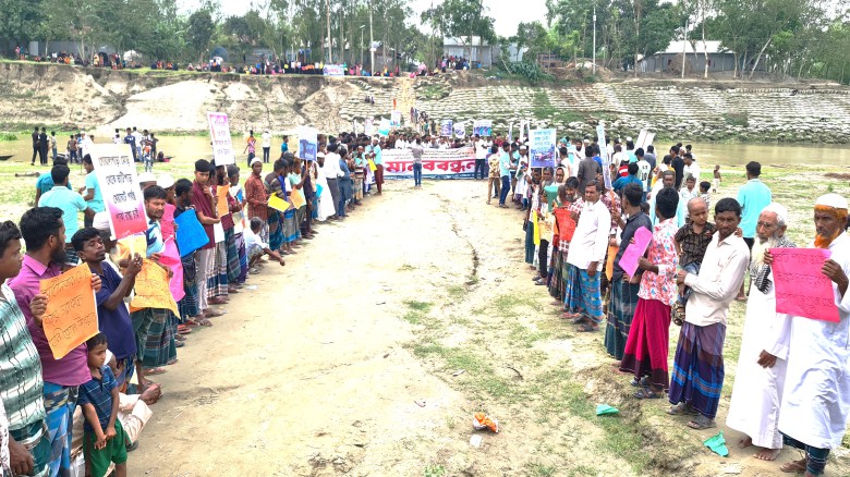 শেরপুরের চরাঞ্চলে ব্রিজ ও পাকা রাস্তা নির্মাণের দাবিতে মানবব