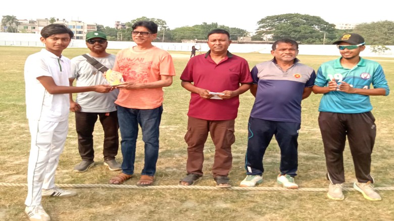 শ্বাসরুদ্বকর ক্রিকেট ম্যাচে বিন্দুবাসিনীকে ১ রানে হারালো বিব