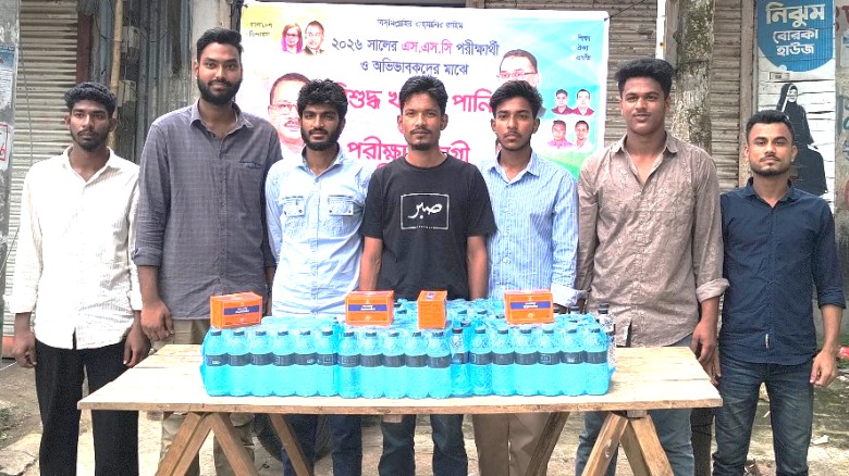 উথুরায় এসএসসি পরীক্ষার্থী ও অভিভাবকদের পাশে ছাত্রদল, পানি ও 